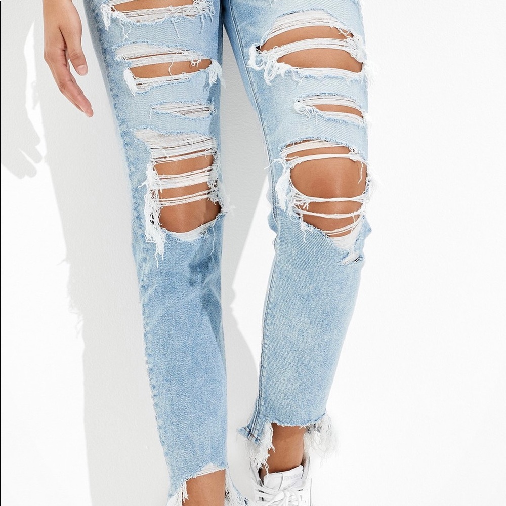 NWT American eagle mom jeans. Super distressed. 14 long